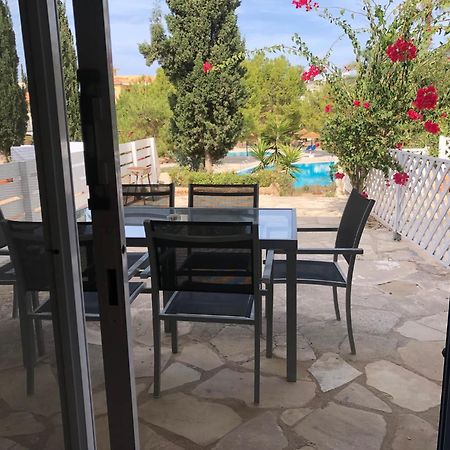 Regina Gardens - Spacious 3 Bed, 2 Bath Maisonette パ フォス エクステリア 写真