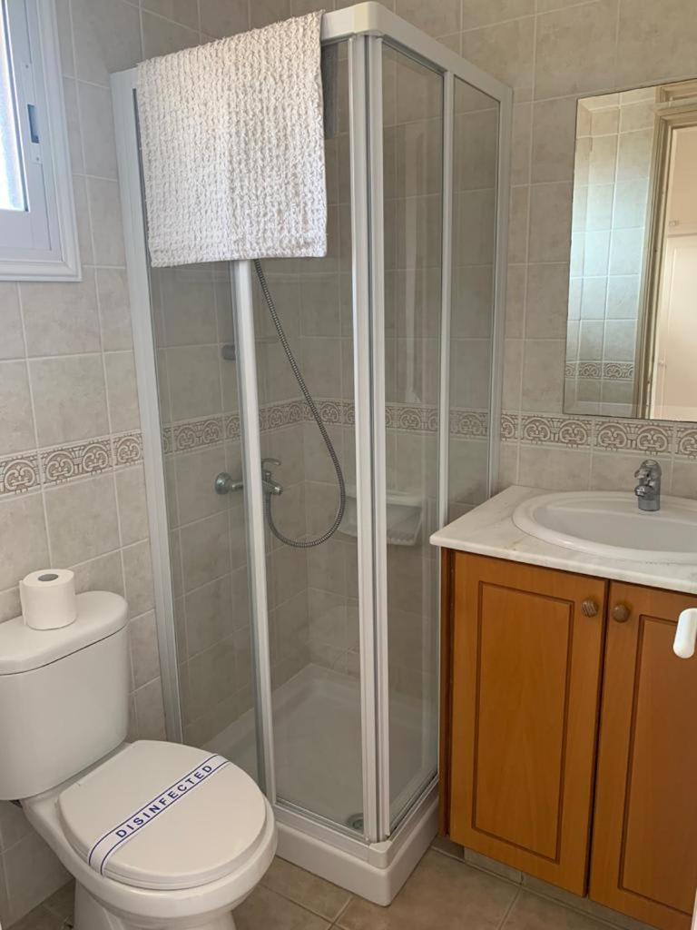 Regina Gardens - Spacious 3 Bed, 2 Bath Maisonette パ フォス エクステリア 写真