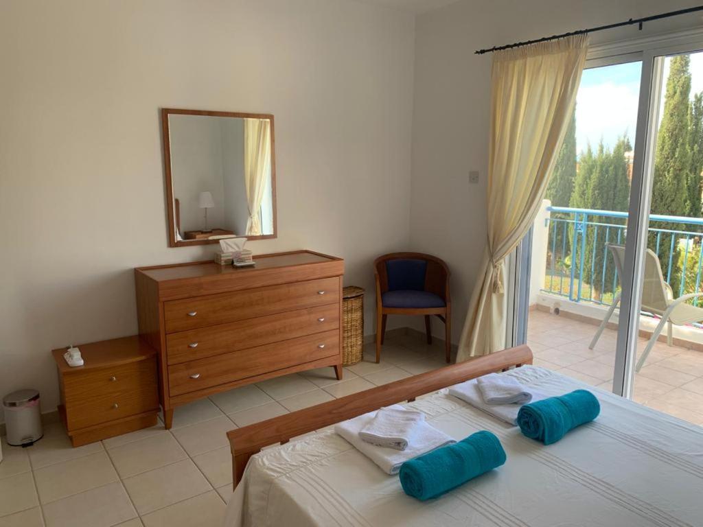 Regina Gardens - Spacious 3 Bed, 2 Bath Maisonette パ フォス エクステリア 写真