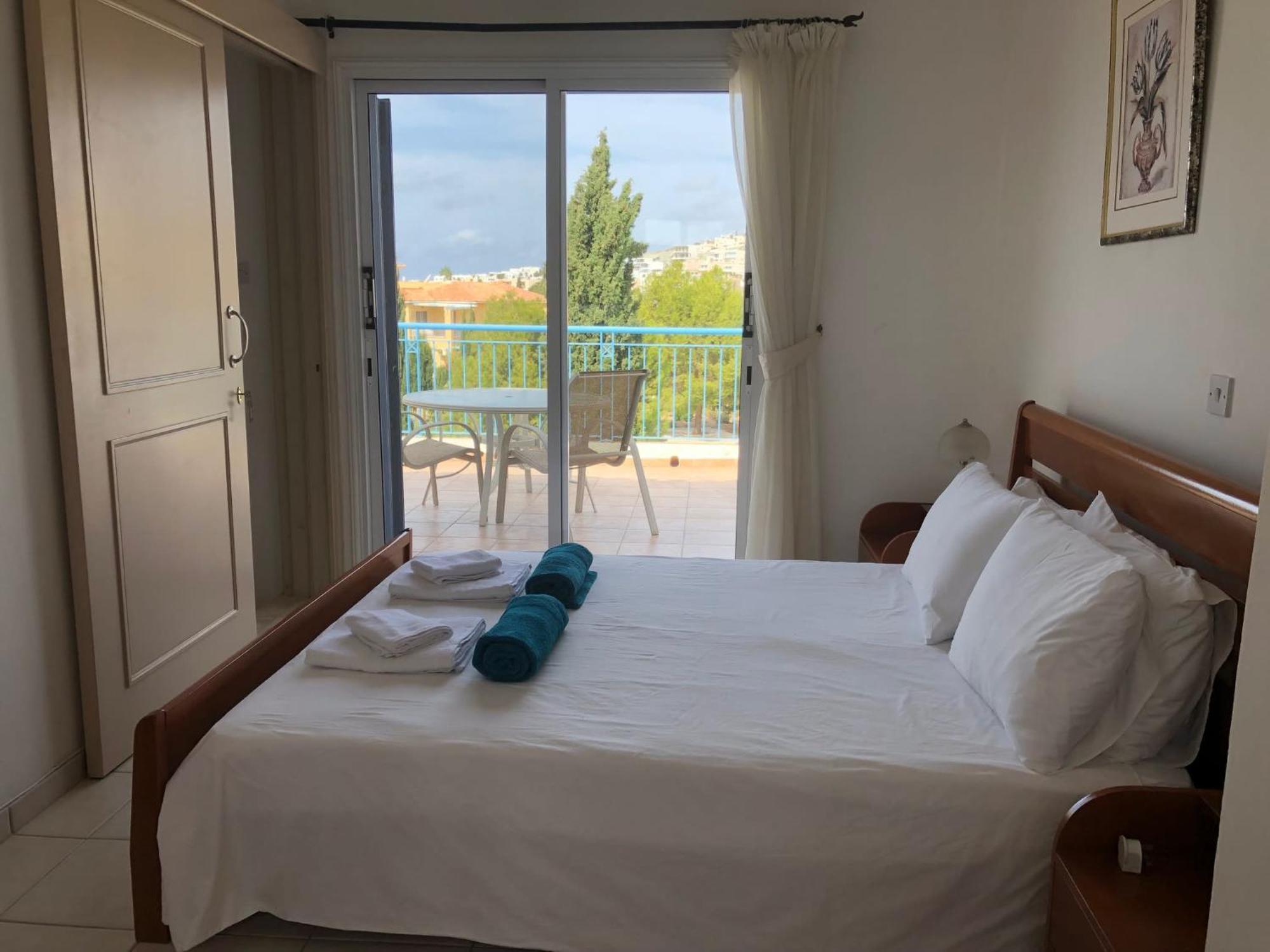 Regina Gardens - Spacious 3 Bed, 2 Bath Maisonette パ フォス エクステリア 写真