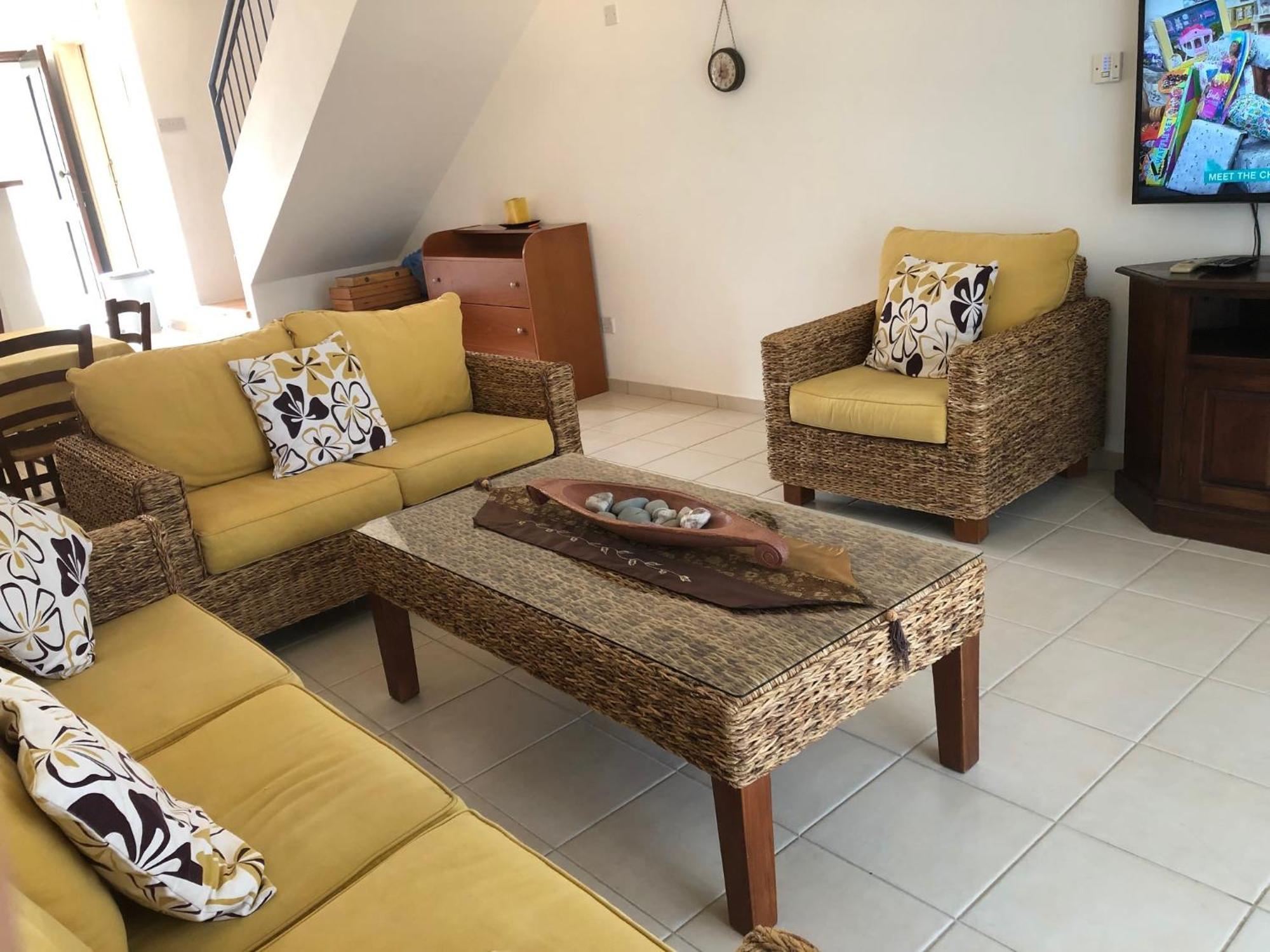 Regina Gardens - Spacious 3 Bed, 2 Bath Maisonette パ フォス エクステリア 写真