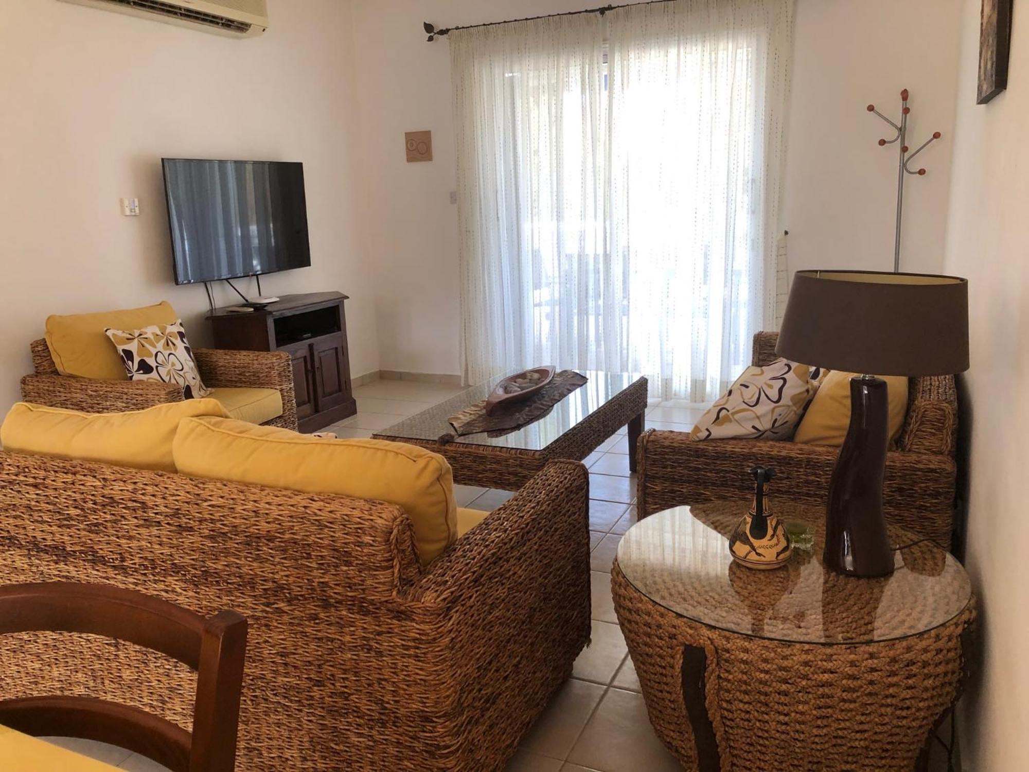 Regina Gardens - Spacious 3 Bed, 2 Bath Maisonette パ フォス エクステリア 写真
