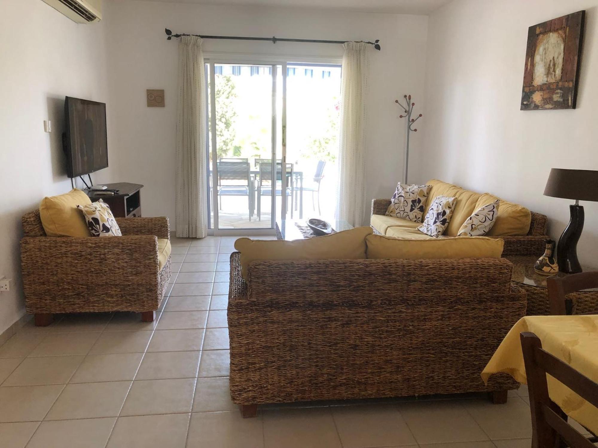 Regina Gardens - Spacious 3 Bed, 2 Bath Maisonette パ フォス エクステリア 写真